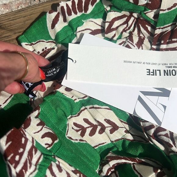 NWT Zara Green Print Shorts Size Medium High Waisted w Belt - Picture 2 of 3